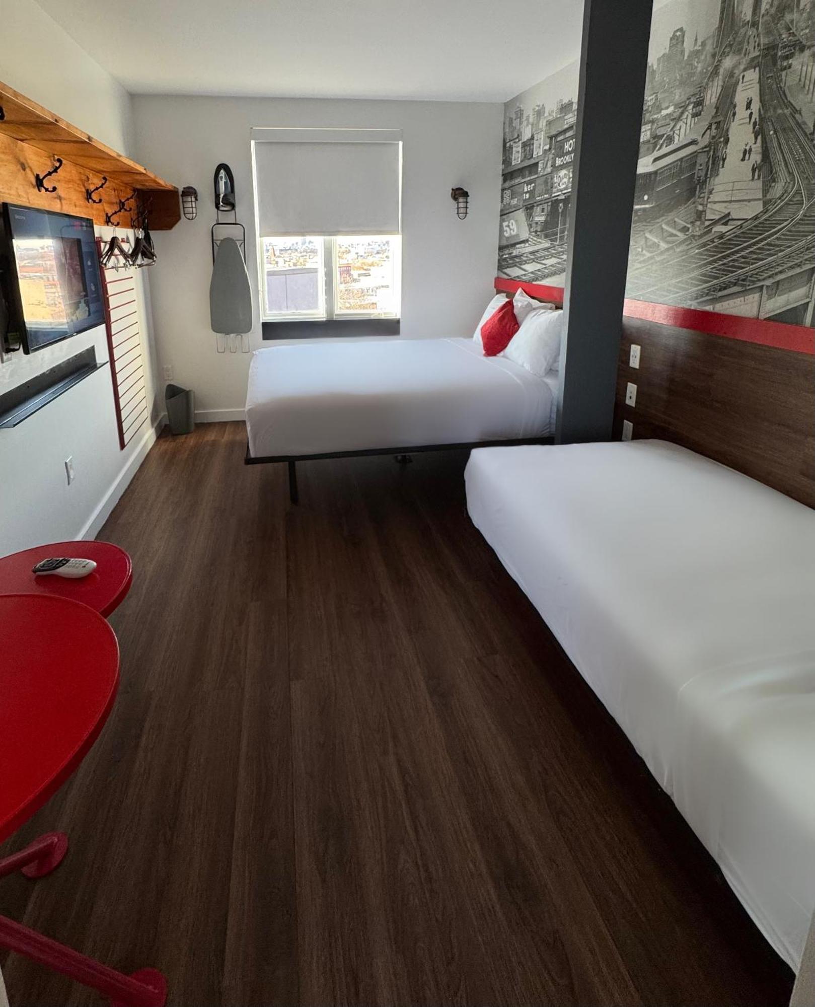 Hotel 1080 Нью-Йорк Экстерьер фото